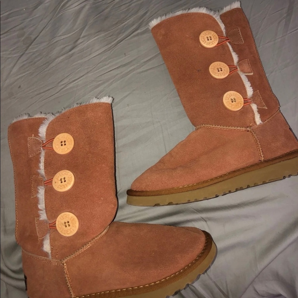 UGG BOOTS